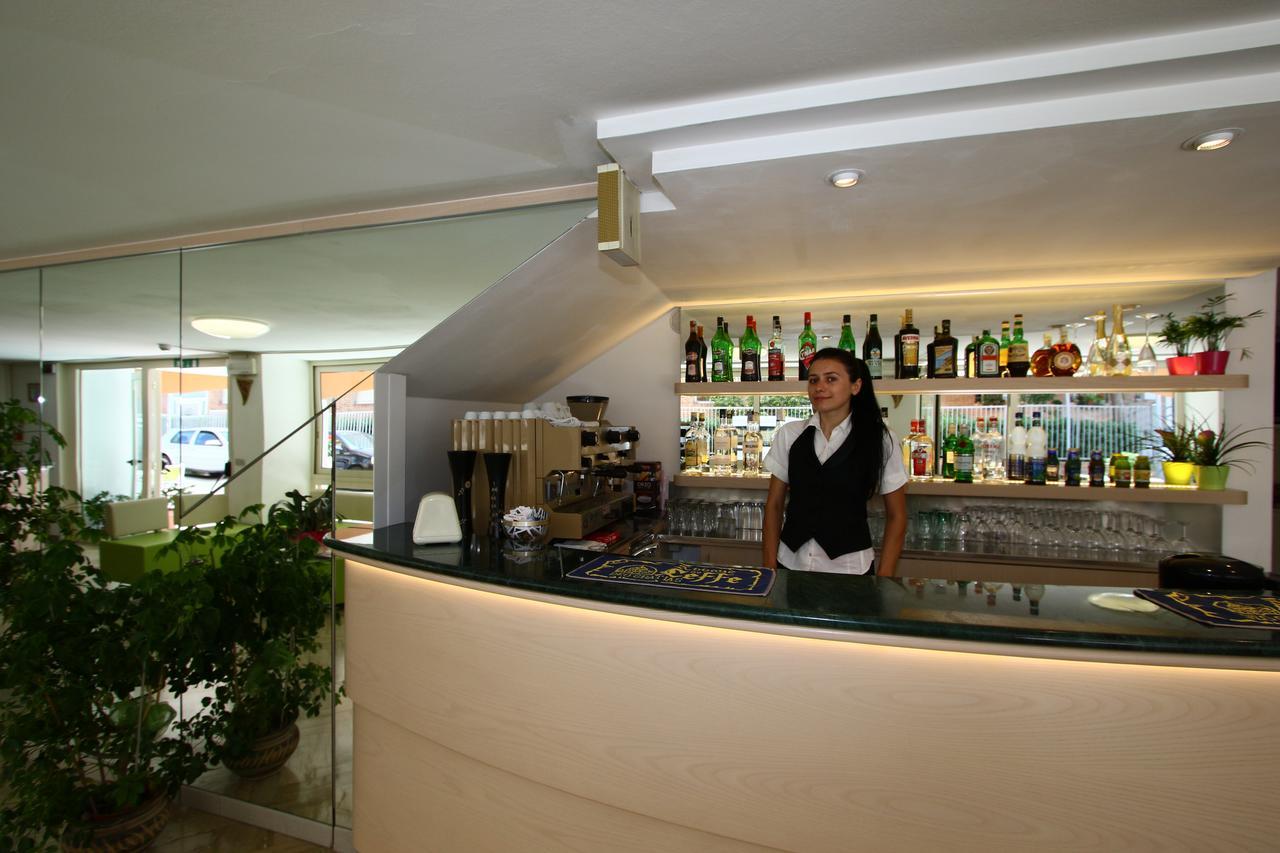 Hotel Tre Assi Rimini Exterior foto