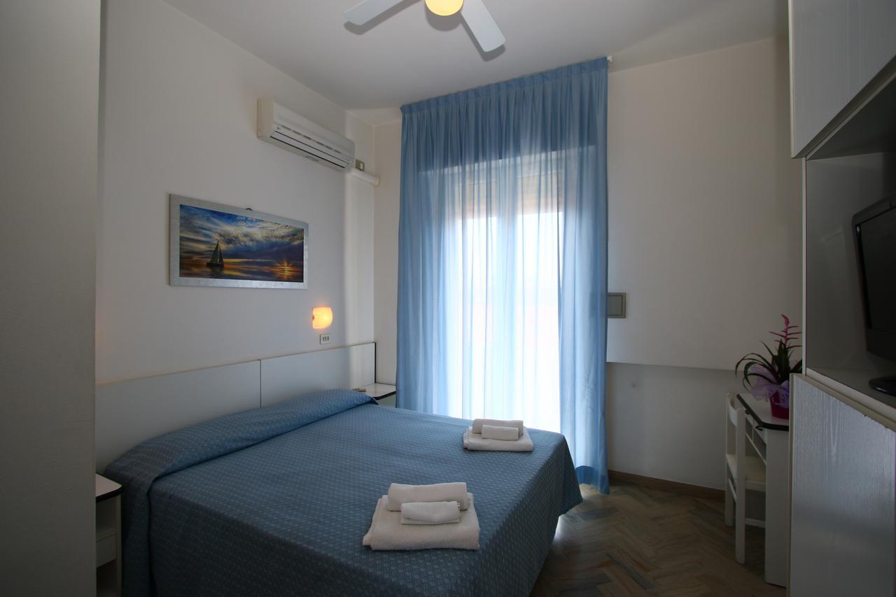 Hotel Tre Assi Rimini Exterior foto